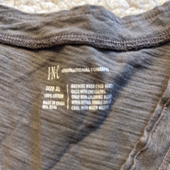 INC International Concepts Gray Short Sleeve Tee - Picture 2 of 3